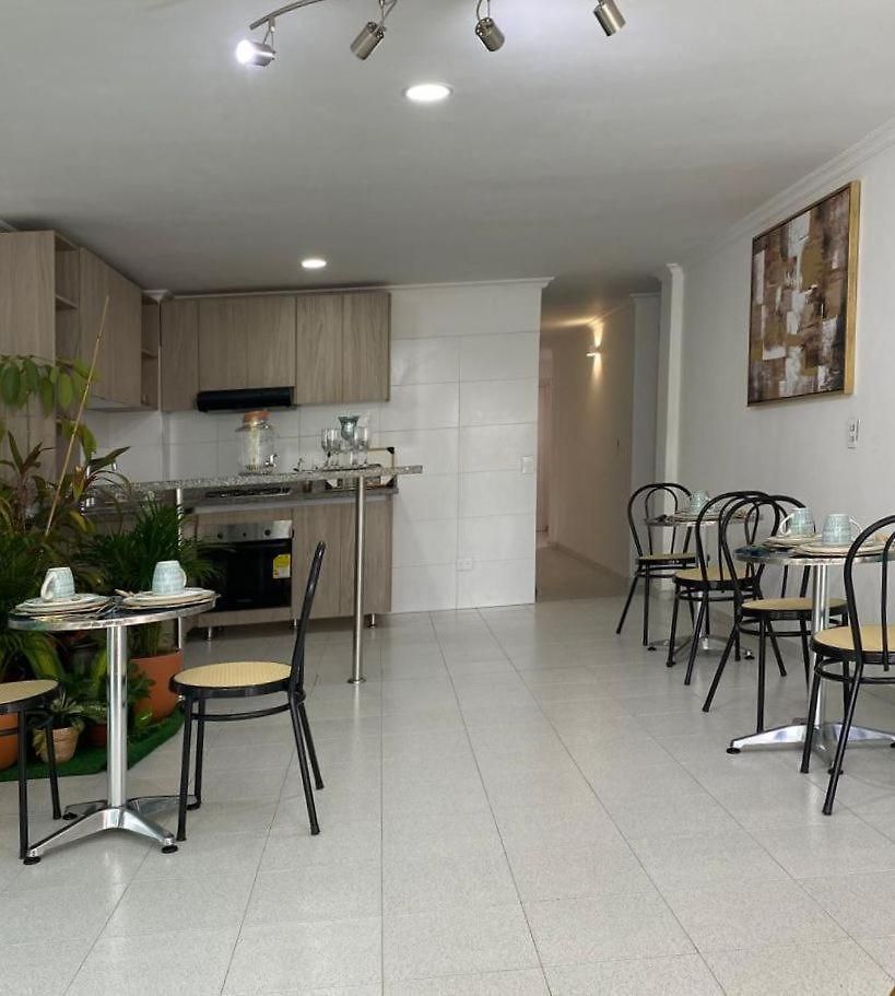 Habitación Con Baño Interno Cerca Al Aeropuerto Habitación en casa particular *