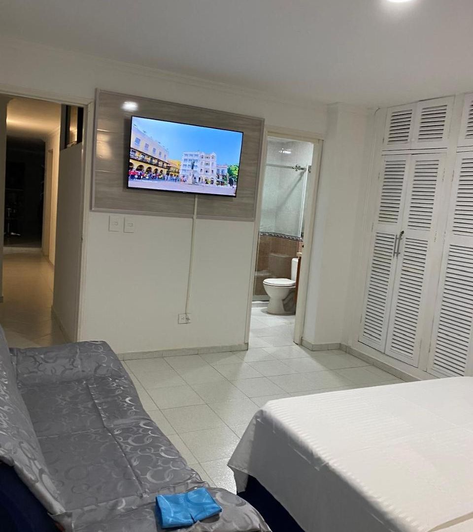 Habitación Con Baño Interno Cerca Al Aeropuerto *